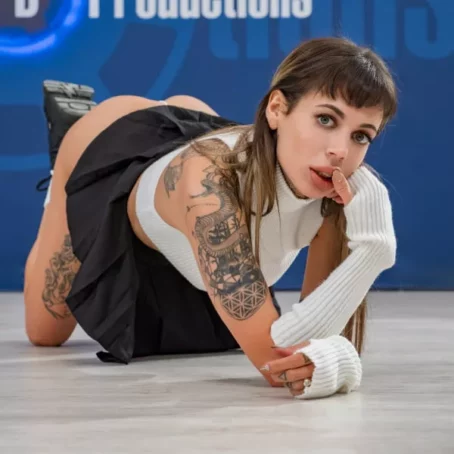 Lola Emme #5 - Bukkake - Second Camera 18.06.2023 [FullHD 1080p] (Bukkake)
