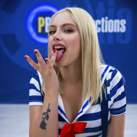 Vivian Lola #1 - Interview before Bukkake 14.02.2024 [FullHD 1080p] (Bukkake)