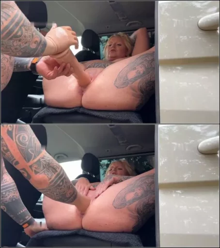 delicious_lauri - Dildos und Fisting auf dem Rucksitz [FullHD 1080p] (MDH)