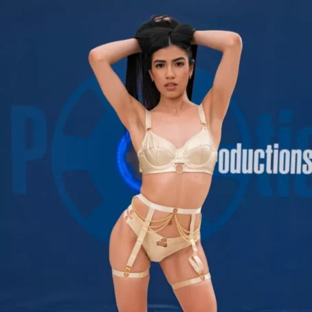 Nikita Smith #1 - Bukkake - Behind The Scenes 05.06.2024 [FullHD 1080p] (Bukkake)
