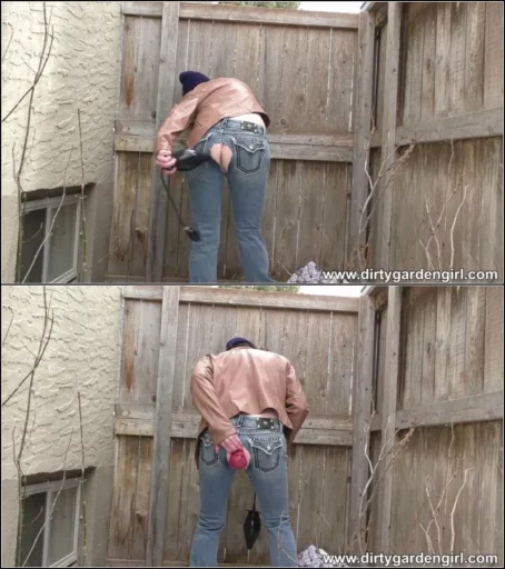 Dirtygardengirl - Dirtygardengirl take plug in her ass outside & anal prolapse 06.08.2024 [FullHD 1080p] (Dildo)