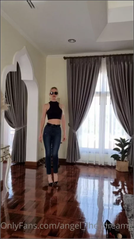 Angel The Dreamgirl - 2022-12-18 Do you like those tight Levi's skinny jeans on my butt, legs and how they dig into my women's parts Here I can still hold on [UltraHD/2K 1920p] (0nlyfans)