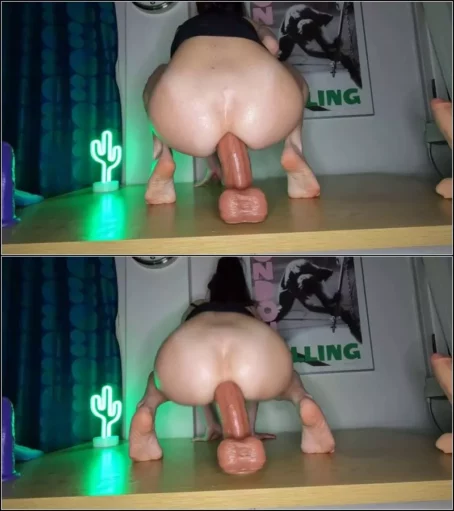 FoxyWet - PERFECT ASS Wife Fucks HUGE Dildo like Crazy [FullHD 1080p] (Dildo)