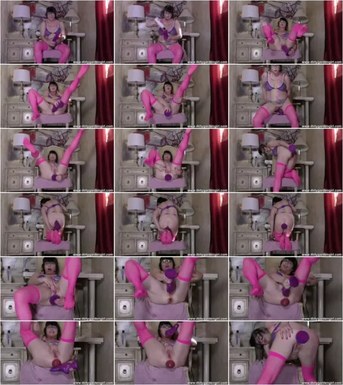 DirtyGardenGirl - Dirtygardengirl take foot dildo in pussy & ass and anal prolapse 22.10.2024 [FullHD 1080p] (Dildo)