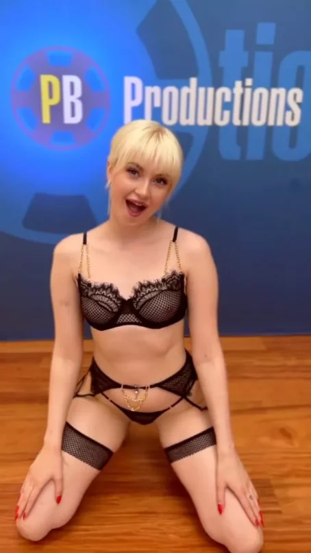Miss Melissa - Behind The Scenes 2 [SD 1280p] (Bukkake)