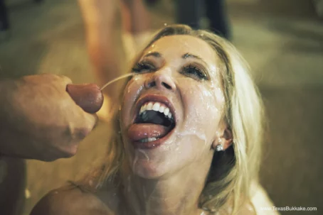 Mandy Monroe - Mandy Monroe 1st Gangbang & Bukkake [HD 720p] (TexxxasBukkake)