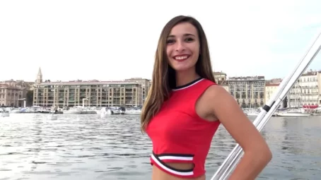 Tracy - Une etudiante en journalisme a Lyon : Tracy, 20ans ! [FullHD 1080p] (JacquieetMichelTV)