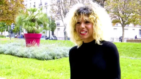 Rose - Rose, 33ans, cuisine des bananes flambees ! [FullHD 1080p] (JacquieetMichelTV)