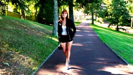 Lola - Lola, 25ans, secretaire lyonnaise, goute a la pluralite masculine ! [FullHD 1080p] (JacquieetMichelTV)