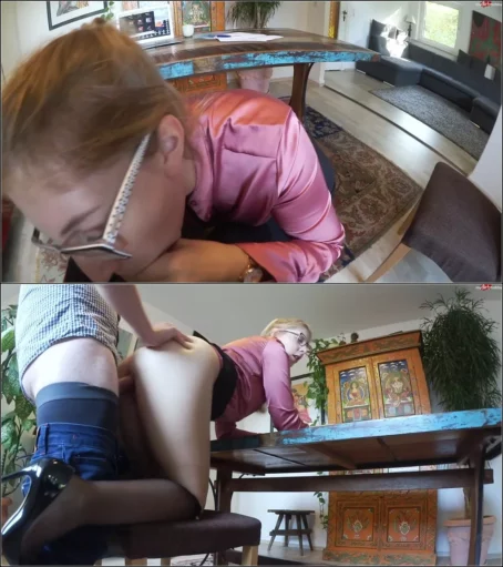 SarahSecret - HEIMLICHER SEITENSPRUNG mit ARBEITSKOLLEGE - wahrend unser Chef anruft [FullHD 1080p] (MDH)