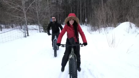 Marika - Marika coquine dans la foret par -20° (26.01.2019) [FullHD 1080p] (JacquieetMichelTV)