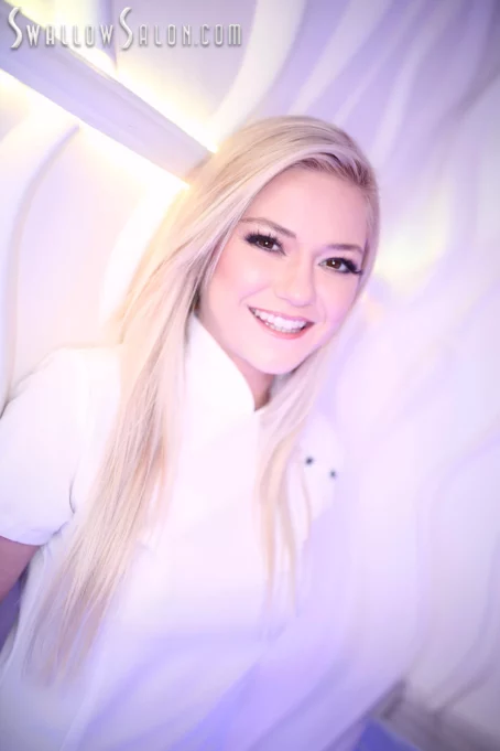 Chloe Foster - Chloe Foster Returns to Swallow Salon for more Cock Sucking and Cum Swallowing (11.01.2019) [FullHD 1080p] (SwallowSalon)