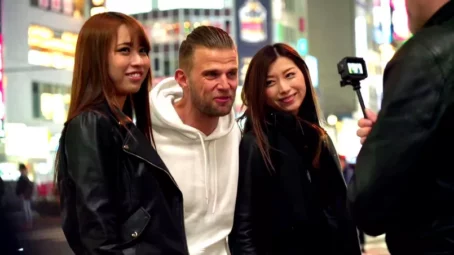 Mona, Tsubaki - Mona et Tsubaki, deux guides coquines de choix a Tokyo (26.04.2019) [FullHD 1080p] (JacquieetMichelTV)