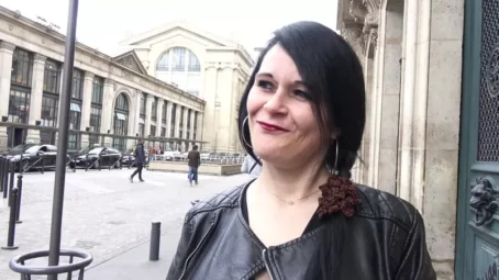 Julia - Masseuse a Orleans, Julia, 36ans, transpire le sexe (07.05.2019) [FullHD 1080p] (JacquieetMichelTV)