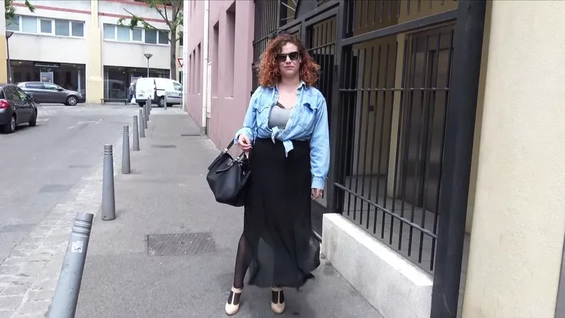 Play video: Lou – Lou, 22ans, adore la pluralite masculine (10.06.2019) [FullHD 1080p] (JacquieetMichelTV)