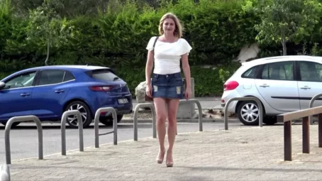 Stephanie - A Menton, Stephanie, 44ans, vit librement sa sexualite (26.06.2019) [FullHD 1080p] (JacquieetMichelTV)