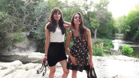 Candice, Yumi - Candice, 25ans, embrasse la perdition sexuelle avec Yumi (28.09.2019) [FullHD 1080p] (JacquieetMichelTV)