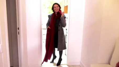 Laura - Timide mais tres cochonne, voici Laura, 33ans (01.10.2019) [FullHD 1080p] (JacquieetMichelTV)