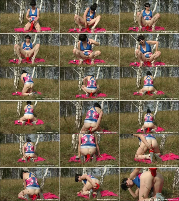 Dirtygardengirl - Dirtygardengirl fuck her dirty ass with Dragon dildo from mr. Hankey Toys outdoor (24.10.2019) [FullHD 1080p] (Dirtygardengirl)