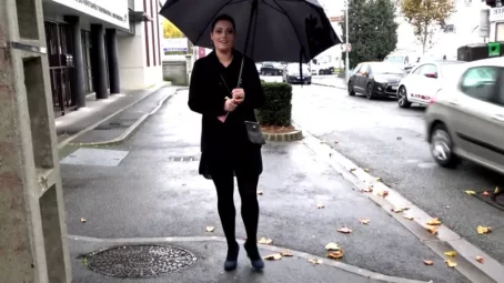 Julie - Julie, 25 years old, wanted to get behind the scenes (27.11.2019) [FullHD 1080p] (JacquieetMichelTV)