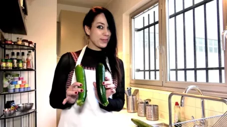 Adeline - Adeline loves vegetables (28.11.2019) [FullHD 1080p] (JacquieetMichelTV)