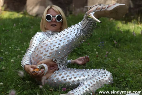 Sindy Rose - Cyber lady Sindy Rose with wine bottle anal fuck in public (07.12.2019) [FullHD 1080p] (SindyRose)