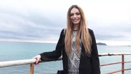Clara - Clara, 18 years old, student in aesthetics in Toulon (30.01.2020) [FullHD 1080p] (JacquieetMichelTV)