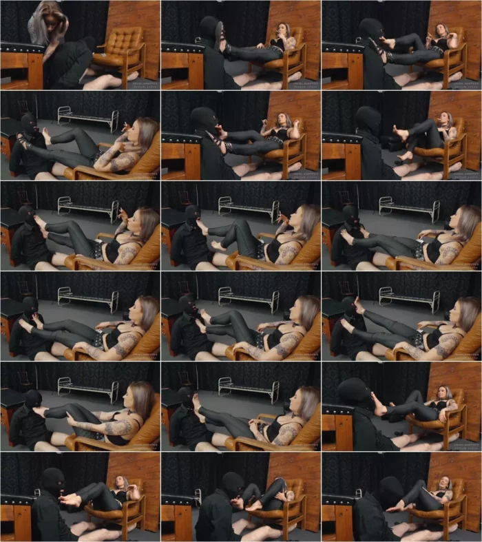Mistresses Anette, Kittina - FEET LICKING IN A SPECIAL WAY [FullHD 1080p] (Cruel Anettes Fetish Store)