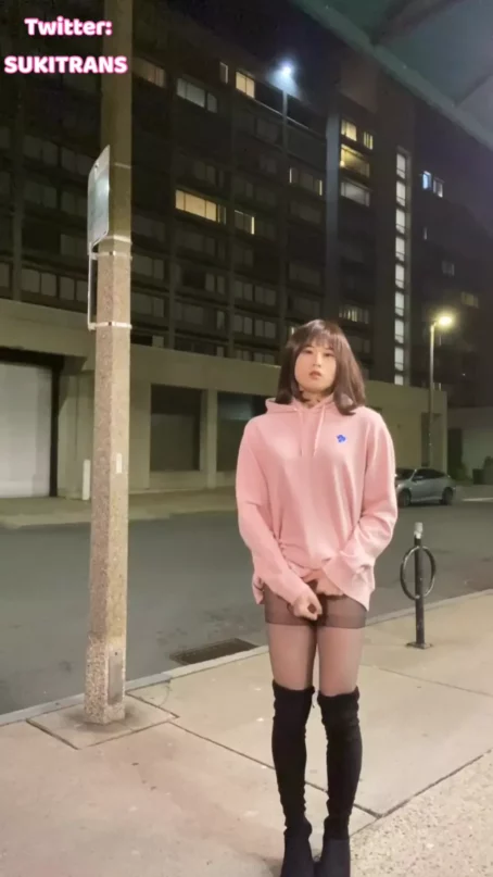 Suki TRANS - No Bottom Dick-out Walking Cumshot [UltraHD/2K 1920p] (Trans)