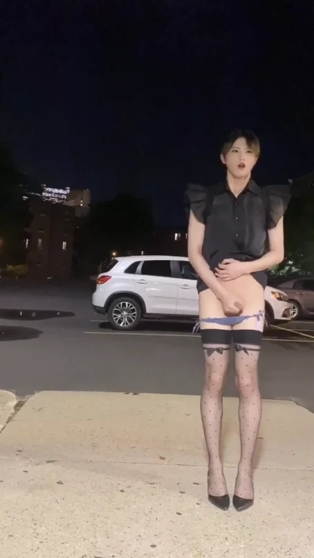 Suki TRANS - Masturbate and Cumshot in Parking Lot (25.07.2020) [UltraHD/2K 1920p] (Trans)