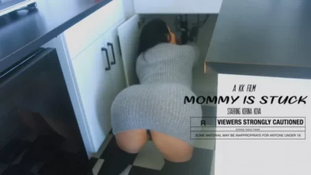 Goddess - Mommy is Stuck (07.07.2020) [FullHD 1080p] (Big Tits)