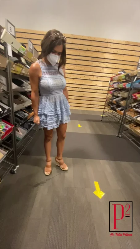 Ms Petra Petrova - Peing at the shoe store (15.09.2020) [UltraHD/2K 1920p] (Trans)