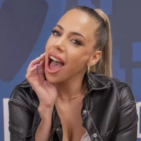 Lola Emme #1 - Bukkake - Interview Bukkake [FullHD 1080p] (Bukkake)