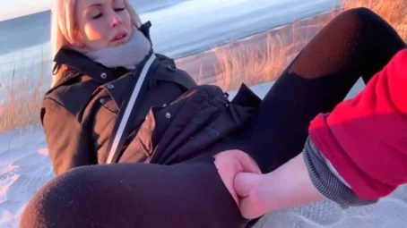 Lisa - Beach fisting orgasms (19.04.2022) [FullHD 1080p] (Sicflics)