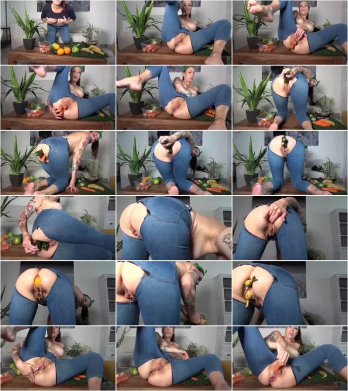 Adeline Lafouine - PlayWith Fruits And Squirting [HD 720p] (Milf)