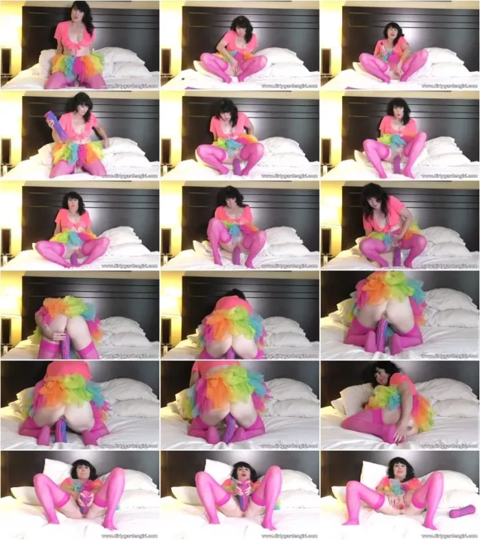 Dirtygardengirl  - Dirtygardengirl in rainbow dress take huge dildo in to her ruine 22.09.2022 [FullHD 1080p] (Dildo)