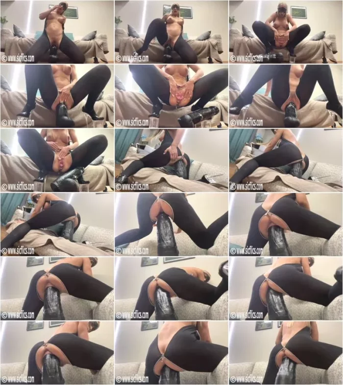 CrazyWifeSlut  - Hot wife stretches her cunt (07.12.2022) [FullHD 1080p] (Sicflics)