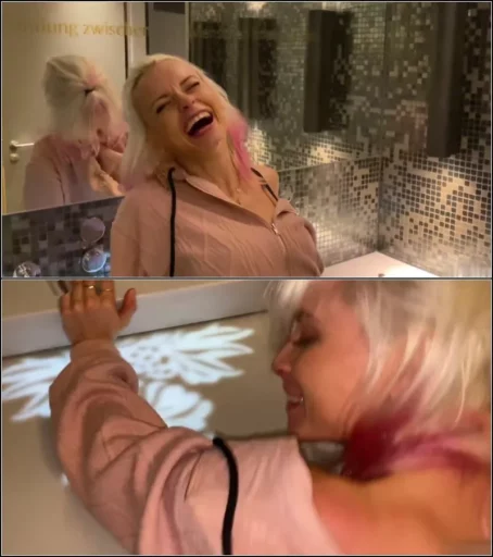 Mia_Julia - Durch die Shoppingmeile gefickt CUMSHOT [FullHD 1080p] (MDH)