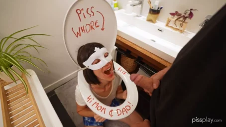 Bruce, Morgan - Toilet Seat For a Day 28.03.2025 [FullHD 1080p] (Piss)