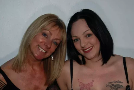 April - Amateur Facials UK 2025-03-30 [HD 720p] (AmateurFacialsUK)