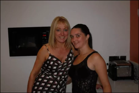 Pixee - Amateur Facials UK 2025-06-15 [HD 720p] (AmateurFacialsUK)