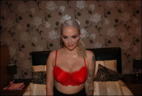 Louise - Amateur Facials UK 2025-07-30 [HD 720p] (AmateurFacialsUK)