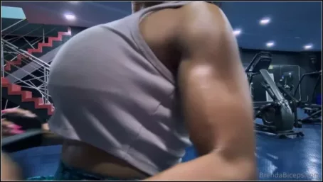 Brenda Biceps - 2025-02-28 gym workout form yesterday, lets goo [FullHD 1080p] (Muscle Girl)