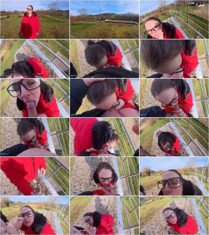 SaskiaLove87 - Brillenschlange Saskialove bekommt Schwanz in den Mund und schluckt alles runter [FullHD 1080p] (MDH)