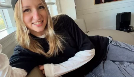 Abbie Sykes - Abbie Sykes - Tomboy Best Friend Proves Shes Not Lesbian [Full HD 1080p] (Household Fantasy)