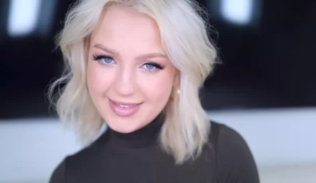 Annaleigh Reno - Annaleigh Reno - Amateur A11ure Welcomes Annaleigh Reno, a Busty Blonde Texan that Loves Swallowing Cum [Full HD 1080p] (AmateurA11ure)