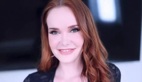 Chloe Foxxe - Chloe Foxxe - Chloe Foxxe's Fiery Red Locks Shine in Her Amateur A11ure Debut [Full HD 1080p] (AmateurA11ure)