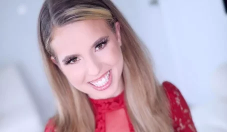 Lucky Anne - Lucky Anne - Amateur A11ure Welcomes Lucky Anne, An Adorable Waitress That Loves The Control Oral Sex Gives Her [Full HD 1080p] (AmateurA11ure)