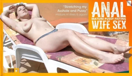 Nikoliena - Nikoliena (32) & Gabor (34) - Anal Poolside Fuck with Curvy Mom Nikoliena and Gabor [Full HD 1080p] (Mature)