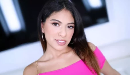 Reyna Belle - Amateur A11ure Welcomes Reyna Belle, Shy 19 Yr Old Student Gives Sloppy Blowjob, Fucks And Swallows [Full HD 1080p] (AmateurA11ure)